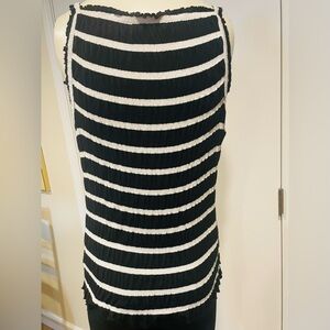 Bailey 44 Black/White Rib/Shirred Sleeveless Top
Size: Small